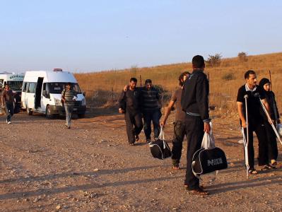 Syrer auf dem Weg zur türkischen Grenze in Hatay. Foto: Anadolu Flucht in die Türkei