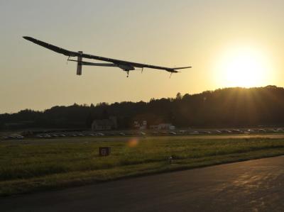 Nach einer zwei Monate langen Reise über 6000 Kilometer auf zwei Kontinenten kehrt das Sonnenenergie-Flugzeug in die Westschweiz zurück. Foto: Maxime Schmid Solar Impulse