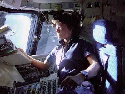 Die Astronautin Sally Ride im Juni 1983. Nun ist Amerikas erste Frau im All im Alter von 61 Jahren gestorben. Foto: NASA Sally Ride