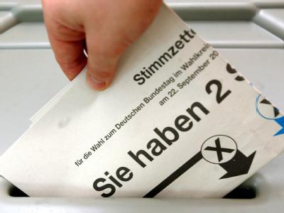 Das Bundesverfassungsgericht hat die von der schwarz-gelben Koalition im Alleingang beschlossene Reform des Wahlrechts gekippt. Foto: Patrick Pleul/Archiv Karlsruhe kippt das Wahlrecht