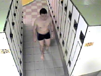 Ein Fahndungsfoto der Polizeiinspektion Hildesheim zeigt einen jungen Mann, dem der sexuelle Missbrauch eines 9-jährigen Mädchens vorgeworfen wird. Foto: Polizeiinspektion Hildesheim Mutmaßlicher Kindesmissbrauchstäter