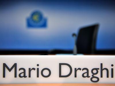Was tut die Notenbank, um den Euro zu retten? EZB-Präsident Draghi hat Erwartungen geschürt. Foto: Marc Tirl EZB
