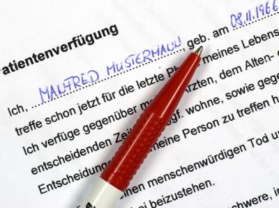 Die Meinungen in der Bundesregierung über den Gesetzentwurf zur Sterbehilfe gehen auseinander. Foto: Jens Büttner/ Symbol Patientenverfügung