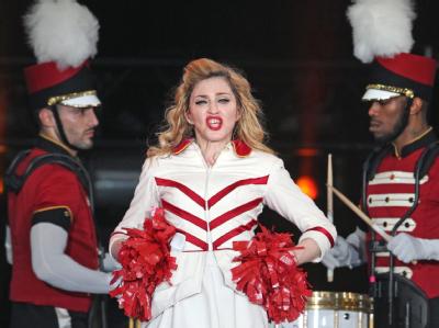 «Diese drei Mädchen - Nadja, Mascha und Katja - haben etwas Mutiges getan. Sie haben dafür bezahlt. Und ich bete für ihre Freilassung», sagte Madonna im Olympiski-Stadion in Moskau. Foto: Mikhail Metzel Madonna in Moskau