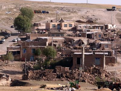 In dem Dorf im Nordwesten des Irans steht nach dem Erdbeben kaum noch ein Haus. Foto: Abedin Taherkenareh Zusammengefallene Häuser