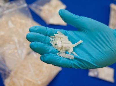 Crystal schädigt Nervenzellen. Viele Abhängige leiden unter anderem unter Gedächtnisstörungen, Angstzuständen und Verfolgungswahn. Foto: Daniel Karmann Droge Crystal