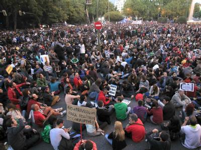 Die meisten Teilnehmer der Kundgebung verließen den Neptun-Platz vor Mitternacht. Foto: Gustavo Cuevas Madrid