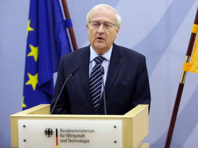 Bundeswirtschaftsminister Rainer Brüderle äußert sich zu der Entscheidung von General-Motors, Opel doch nicht zu verkaufen. Brüderle