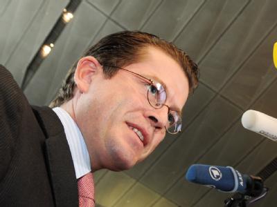 Verteidigungsminister zu Guttenberg schließt die Entsendung weiterer Bundeswehrsoldaten nach Afghanistan nicht aus. Guttenberg
