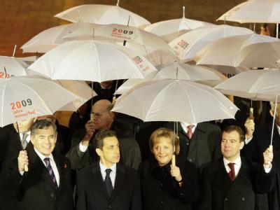 Staatsgäste aus zahlreichen Ländern nehmen an den Feierlichkeiten zum Mauerfall teil: (v-l.n.r.) Gordon Brown (Großbritannien), Nicolas Sarkozy (Frankreich), Angela Merkel, Dmitri Medwedew (Russland) Fest der Einheit