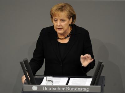 Schwarz vor grau: Angela Merkel zeichnete in der Regierungserklärung ein düsteres Bild. Bundestag