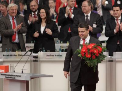 Verhaltene Freude: Sigmar Gabriel nach seinem sensationellen Wahlergebnis beim SPD-Bundesparteitag. Verhaltene Freude