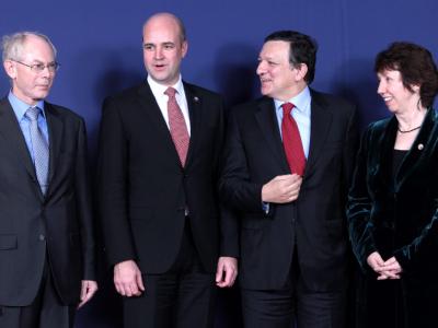 Der neue ständige EU-Ratspräsident Herman Van Rompuy, der schwedische Regierungschef Fredrik Reinfeldt. Kommissionspräsident José Manuel Barroso und die neue EU-«Außenministerin» Catherine Ashton. (v.l.n.r.) EU-Sondergipfel