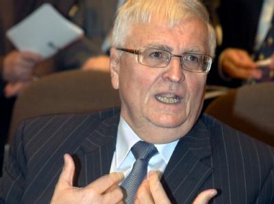 DFB-Präsident Theo Zwanziger will die Staatsanwaltschaft bei der Aufklärung des Wettskandals unterstützen. Theo Zwanziger