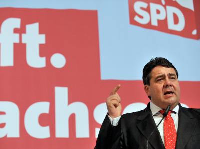Der SPD-Vorsitzende Sigmar Gabriel sieht die kommunalen Finanzen durch die schwarz-gelbe Steuerpolitik in Gefahr. SPD-Chef Sigmar Gabriel