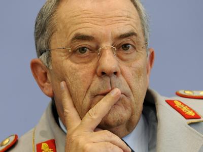 Der Ex-Generalinspekteur der Bundeswehr, Wolfgang Schneiderhan, sagt vor dem Kundus-Untersuchungsausschuss aus. (Archivbild). Wolfgang Schneiderhan