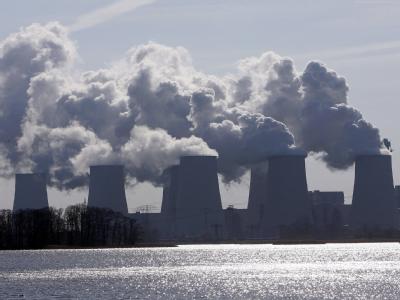 Kühltürme des Vattenfall-Kraftwerks in Jänschwalde. Symbolfoto: Bernd Settnik Kraftwerk