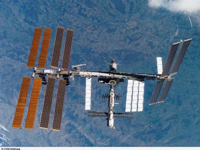 Gleich 16 Mal überquert die Internationale Raumstation in der Silvesternacht die Datumsgrenze. Foto: NASA ISS