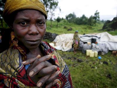 Kongolesische Frau in einem Flüchtlingslager: Viele Opfer und Zeugen wollen zu den grausamen Taten nicht Aussagen - aus Angst vor Vergeltung. (Archiv- und Symbolbild). Kongo