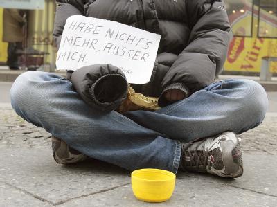 Jede vierte junge Frau und jeder fünfte junge Mann in Deutschland ist von Armut bedroht.. Foto: Arno Burgi Armut