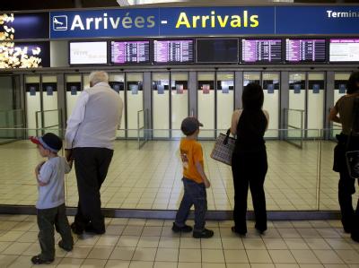 Viele Angehörige warteten am Flughafen vergeblich. Charles-De-Gaulle-Flughafen