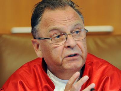 Verfassungsrichter Hans-Jürgen Papier hält Bedenken gegen eine Arbeitspflicht für Hartz-IV-Empfänger für unbegründet (Archivfoto). Verfassungsrichter Papier