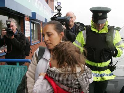 Nach Übergriffen auf Roma-Familien in Belfast sind zwei Teenager festgenommen worden. (Archivbild) Roma-Familie in Belfast