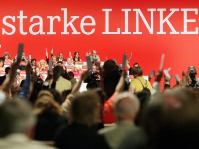 Delegierte der Partei Die Linke stimmen auf dem Parteitag über ihr Programm für die Bundestagswahl ab. Bundestagswahl-Parteitag Die Linke