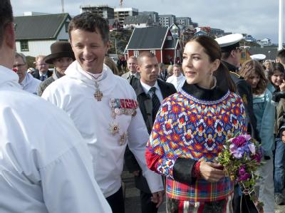 Mit Volksfesten und Dänemarks Kronprinz Frederik samt Ehefrau Prinzessin Mary haben die Bewohner Grönlands die Erweiterung ihrer Autonomie gefeiert. Grönland feiert mehr Autonomie
