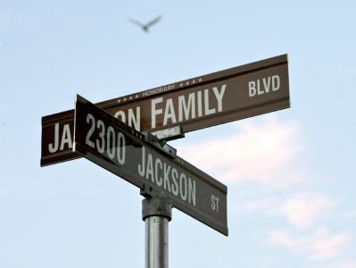 Straßenschilder in Gary, Indiana - Geburtsort des verstorbenen Michael Jackson. Michael Jackson