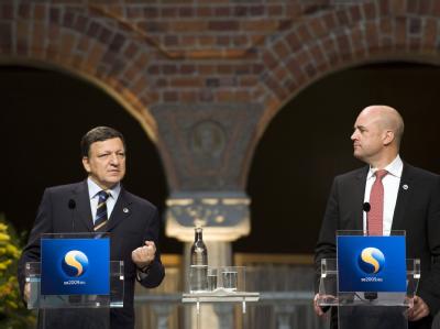 Schweden übernimmt den EU-Ratsvorsitz: Kommissionspräsident Barroso und Schwedens Regierungschef Reinfeldt (r). Reinfeldt und Barroso (l) )