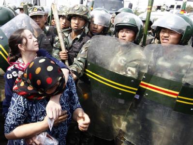 Unruheherd im Nordwesten des Riesenreichs: Zusammenstöße in der chinesischen Xinjiang (Foto vom 7.7.2009). Proteste im Nordwesten Chinas