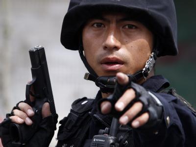 Ein chinesischer Soldat während der Unruhen in der Provinzhauptstadt Ürümqi. Neue Proteste
