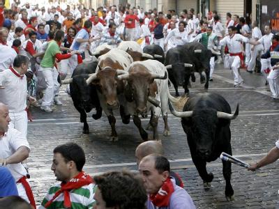 Bei der traditionellen Stierhatz in Pamplona hat es erneut Verletzte gegeben. Stierhatz in Pamplona