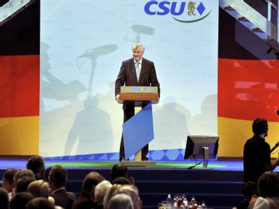 CSU-Chef Horst Seehofer spricht: Mit ihrem Parteitag will die CSU das Aufbruchssignal für den Bundestagswahlkampf geben. CSU-Parteitag in Nürnberg