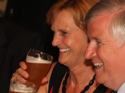 CSU-Chef und Ministerpräsident Horst Seehofer und seine Frau Karin beim Deligierten-Abend. Geselliges Beisammensein