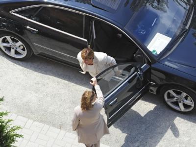 Ulla Schmidt und die Dienstwagen-Affäre haben der SPD massiv geschadet. Schmidt-Dienstwagen