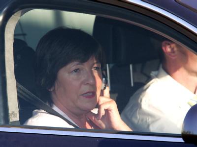 Nach dem Diebstahl ihres Dienstwagens in Spanien ist Gesundheitsministerin Ulla Schmidt (SPD) in die Kritik geraten. Ulla Schmidt in der Kritik