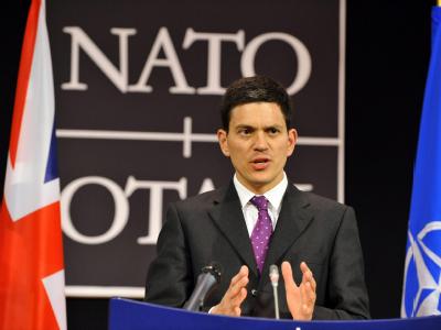 Der britische Außenminister David Miliband versichert, dass Großbritannien dem Afghanistan-Einsatz verpflichtet bleibe. Miliband