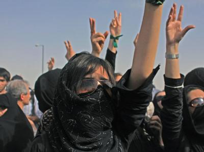 Im Iran haben sich Demonstranten trotz eines Verbots zu Trauerkundgebungen versammelt. Proteste Iran