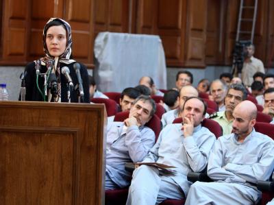 Prozess gegen Oppositionelle im Iran: Französin vor Gericht. Prozess im Iran