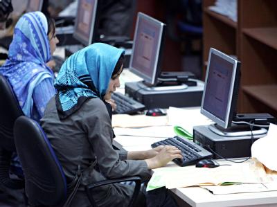 Mitarbeiterinnen der Wahlkommission in Kabul. Wahlkommission