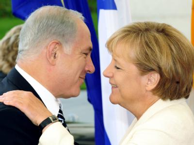 Bundeskanzlerin Angela Merkel begrüßt den israelischen Ministerpräsidenten Benjamin Netanjahu. Merkel empfängt Netanjahu