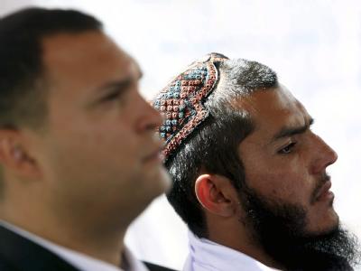 Mohammad Jawad (rechts) und sein Anwalt Eric Montalvo während einer Pressekonferenz in Kabul, Afghanistan. Guantanamo-Häftling