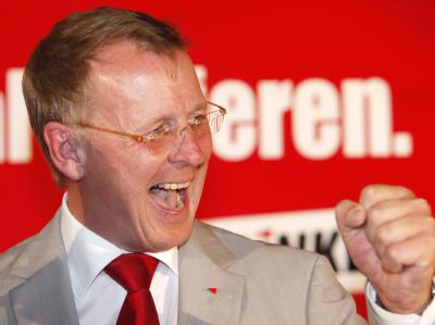 Der Thüringer Spitzenkandidat der Linken, Bodo Ramelow jubelt über das Wahlergebnis. Auch im Saarland freute sich die Linke über ihr Ergebnis von 21,3 Prozent. Bodo Ramelow