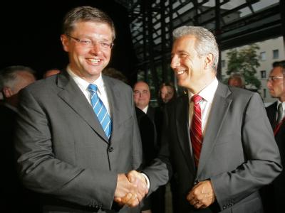 Ab heute gibt es Koalitionsgespräche: Sachsens FDP-Spitzenkandidat Holger Zastrow und Ministerpräsident Stanislaw Tillich (CDU, re.). Tillich und Zastrow