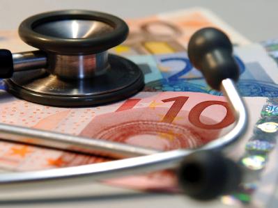 Die Ärzte-Bezahlung 2010 sorgt für hartes Ringen zwischen Ärzten und Krankenkassen. Honorar