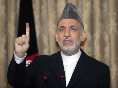 Angesichts massiver Fälschungsvorwürfe wird der afghanische Präsident Hamid Karsai zu einer gründlichen Überprüfung des Urnengangs gedrängt. Karsai