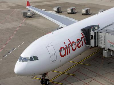 Die Fluglinie Air Berlin bittet Reisende in die USA früher zum Airport. Air Berlin
