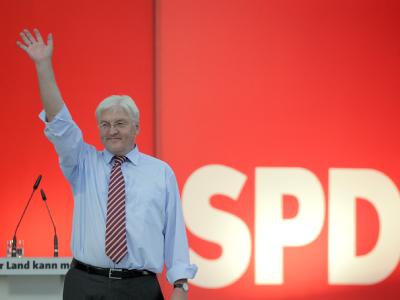 SPD-Kandidat Frank-Walter Steinmeier (SPD) auf der Wahlkampfbühne. Bei der SPD kehrt die Zuversicht zurück. Steinmeier im Wahlkampf